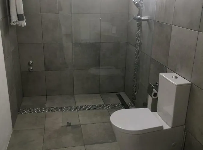 Zen - Beautiful Private Pool-heating Option, Hot Tub, Beautiful Garden Villa *